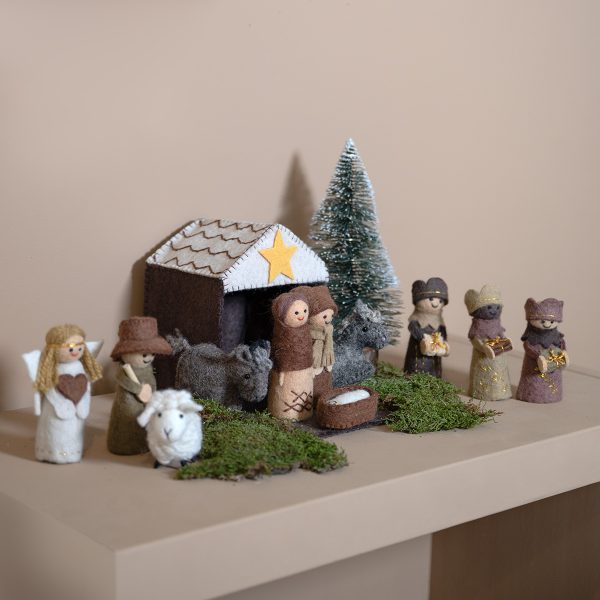vilten-kerststal-bruin-sjaal-met-verhaal